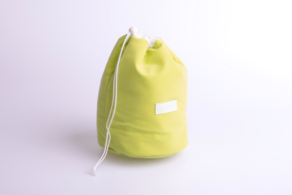 Žlutozelený stahovací kosmetický pytlík na šňůrku, lehký reklamní obal s logem pro firmy